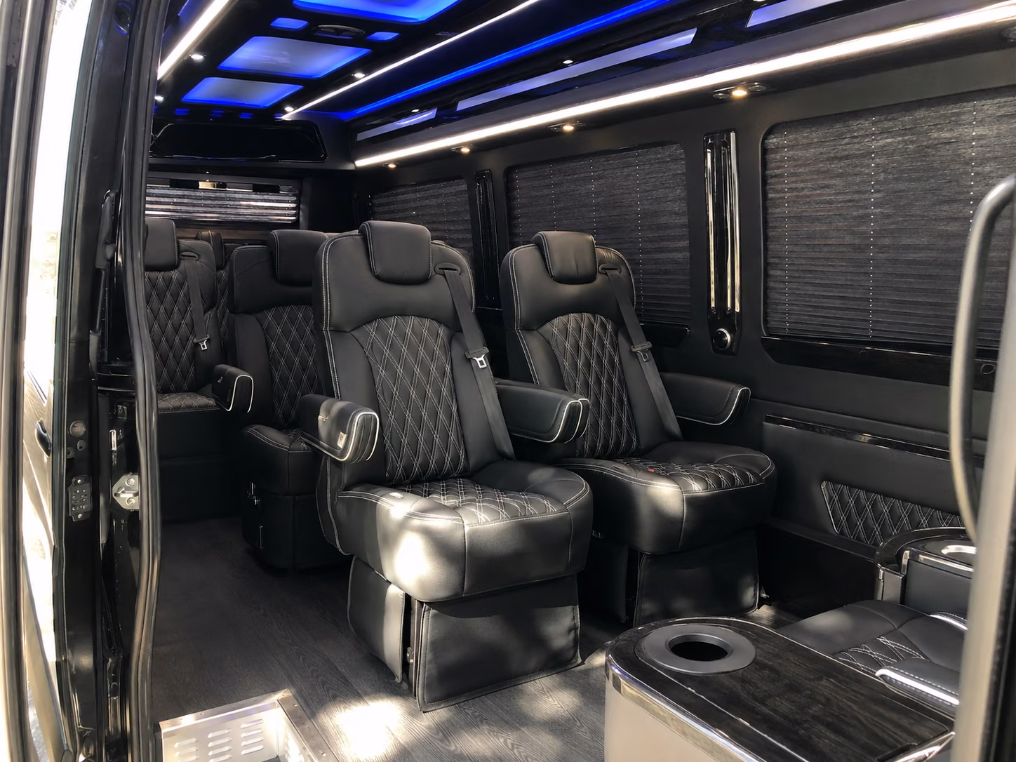 find the perfect transportation for your next airport transfer 1
