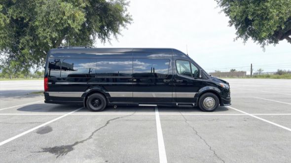sprinter limousine warren